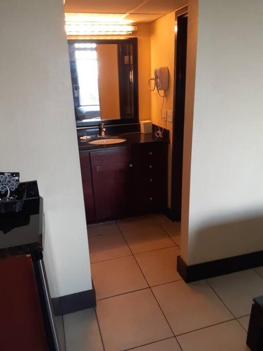 Beautiful One Bedroom Resort-Style Studio With Pool And Beach Access Ruskin Zewnętrze zdjęcie