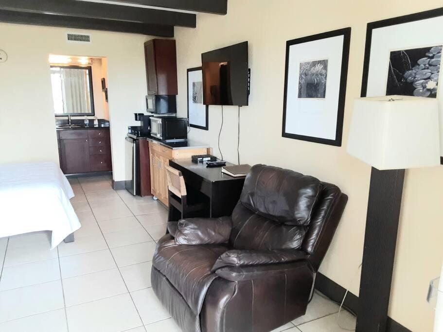 Beautiful One Bedroom Resort-Style Studio With Pool And Beach Access Ruskin Zewnętrze zdjęcie